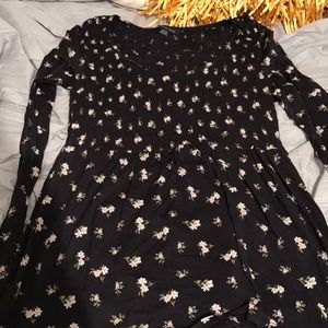 Long sleeve top.